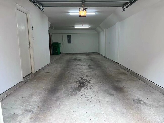 Building Photo - 2710 Hullsmith Dr