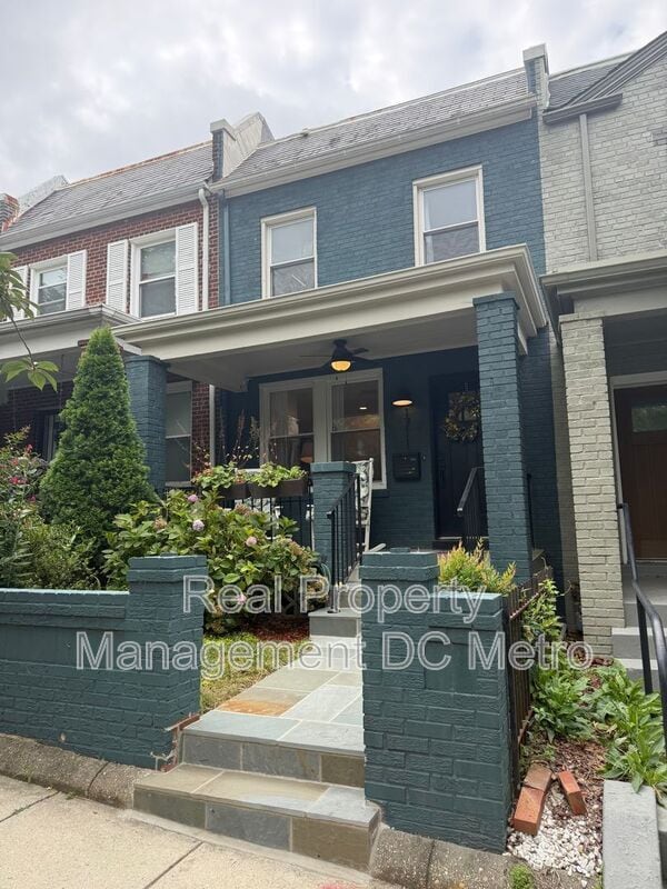 Photo - 1711 Lang Pl NE