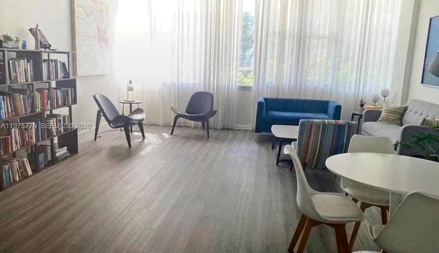 Foto del edificio - 7545 E Treasure Dr