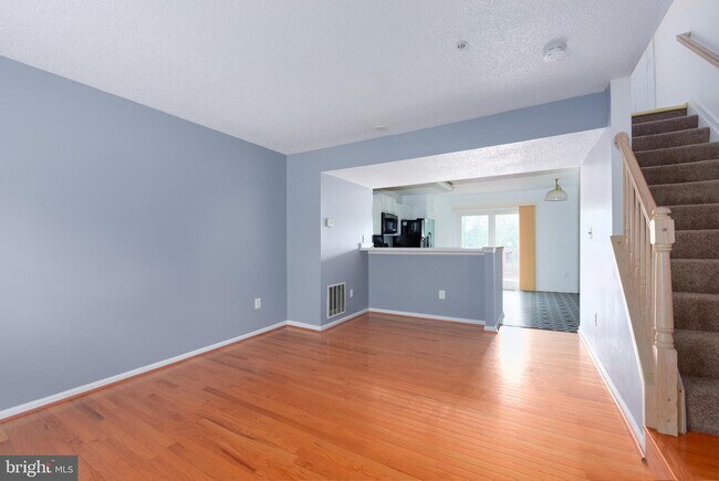 Building Photo - 2407 Golders Green Ct