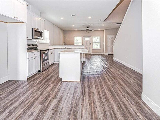 Foto del edificio - 8214 Parker Rd