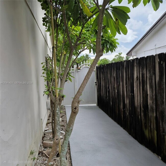 Foto del edificio - 5871 NW 199th St