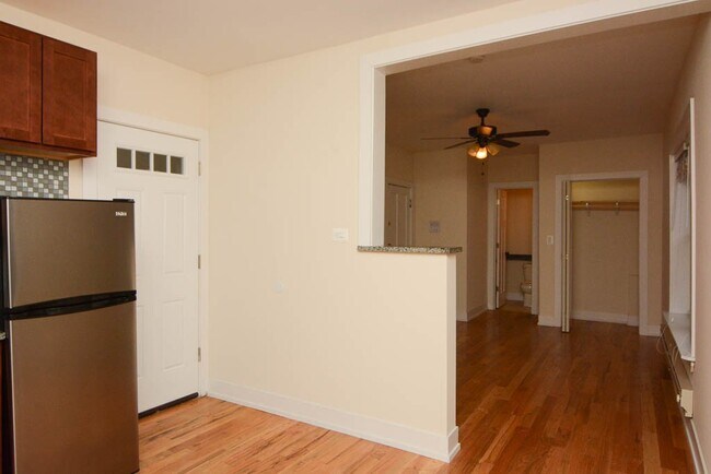 Building Photo - 2850 N Orchard St