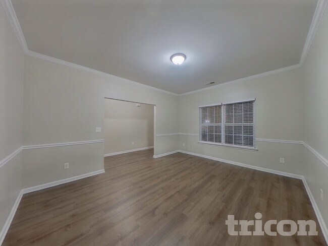 Building Photo - 215 Harrowfield Heights