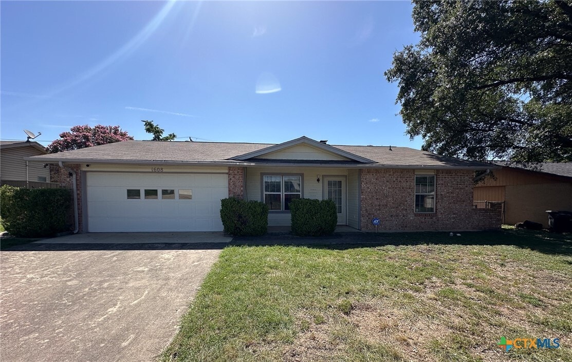 Primary Photo - 1608 Becker Dr