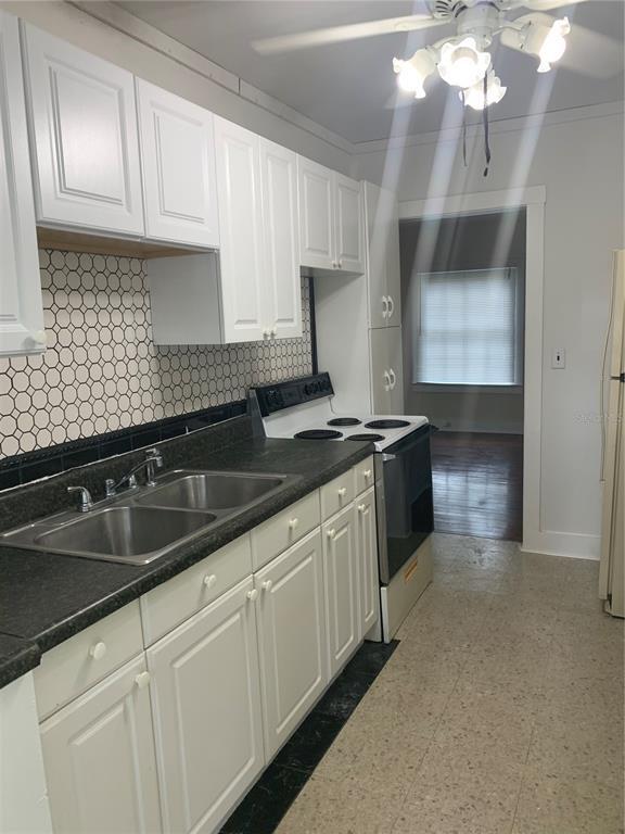 Foto del edificio - 111 Stewart Ave