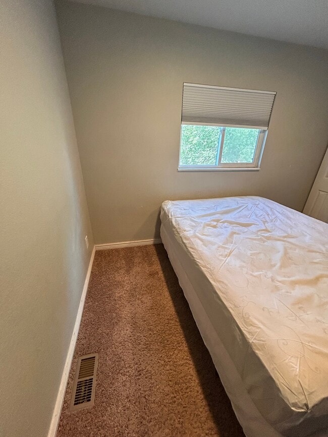 Building Photo - 3108 Moonbeam Cir S