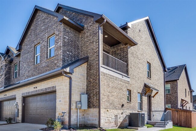 Building Photo - 2402 Ash Ln