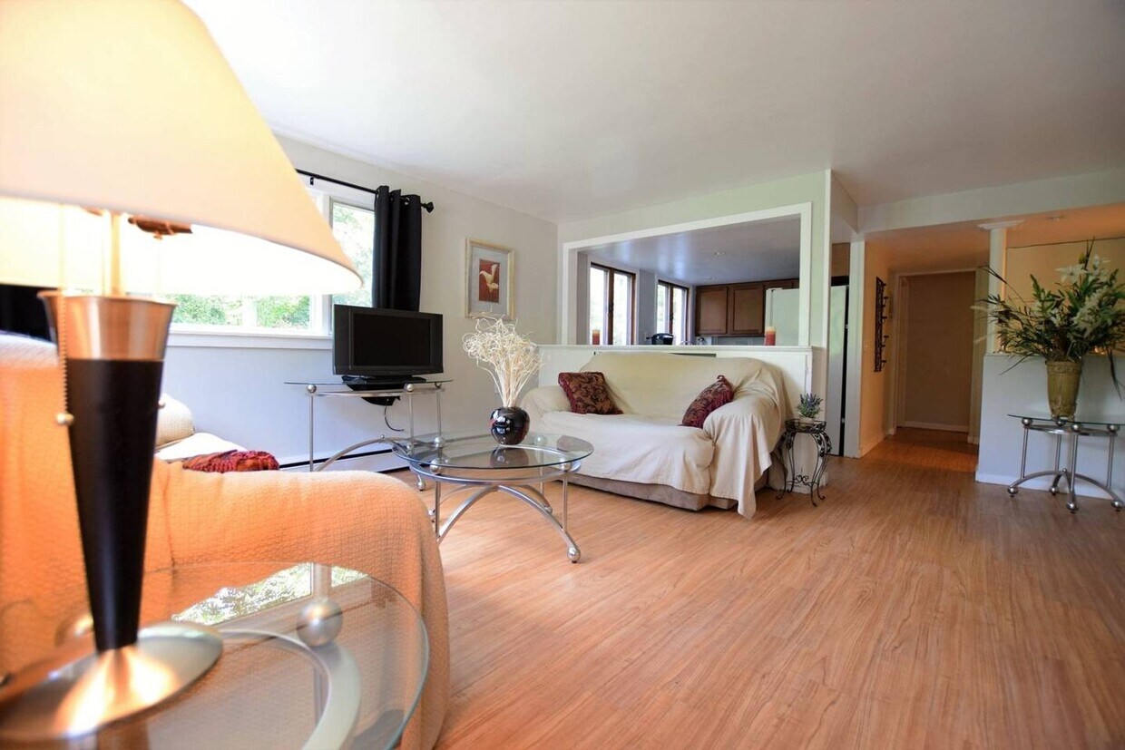 Foto principal - 924 Danby Rd