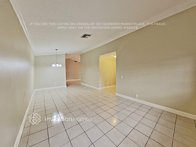 Building Photo - 9142 Grand Canal Dr