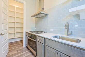 Building Photo - 10334 Fountain Shore Dr