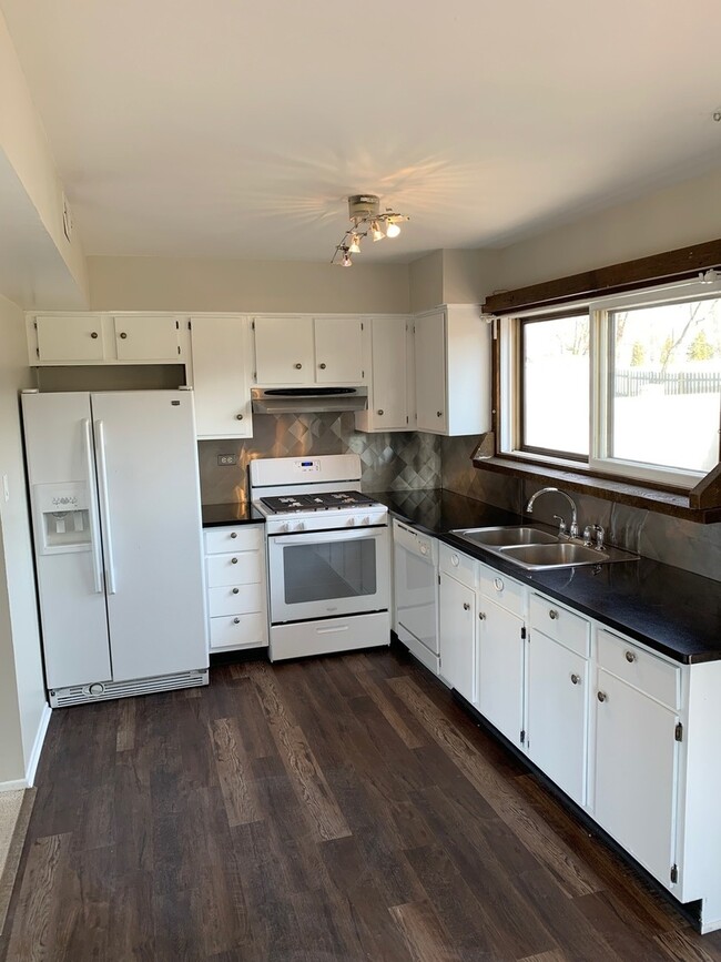 Foto del edificio - 749 Cove Ct