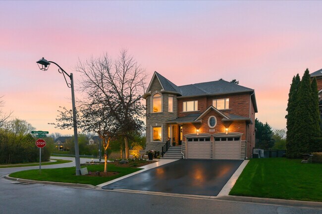 Photo du bâtiment - 2432 Upper Valley Crescent