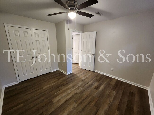 Building Photo - 2571 Green Oaks Ct SE