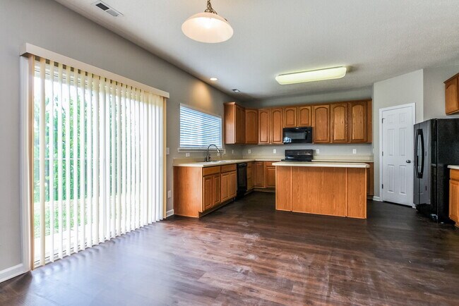 Foto del edificio - 825 Tannerwell Ave