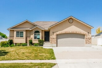 Building Photo - 817 N 600 W