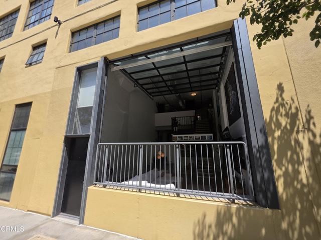 Foto del edificio - 200 N San Fernando Rd