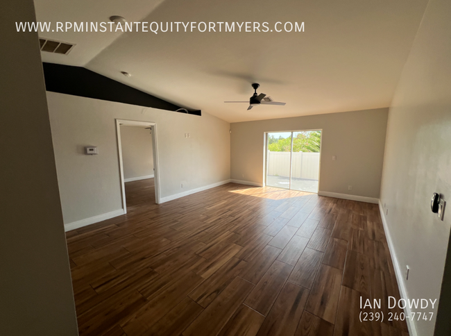 Building Photo - One of a Kind Duplex in Lehigh Acres