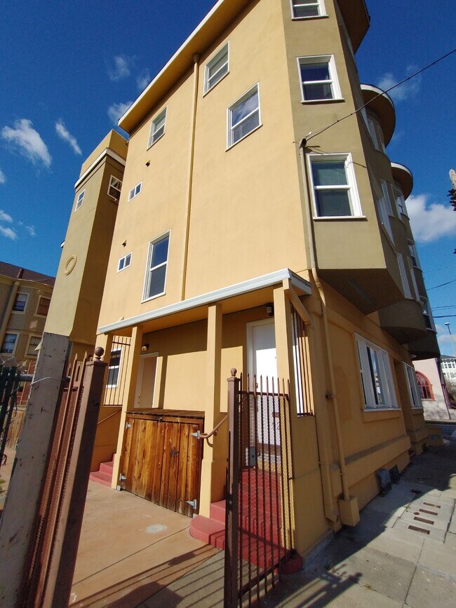 Building Photo - 925 Martin Luther King Jr Way
