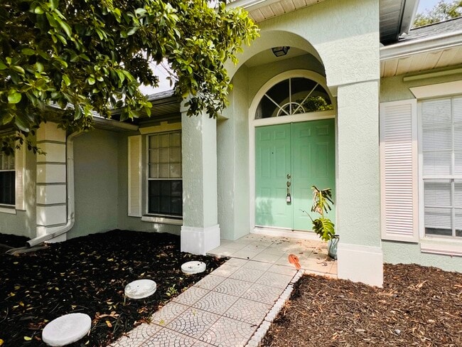 Building Photo - PRICE REDUCED FOR A QUICK MOVE IN!!  Beaut...