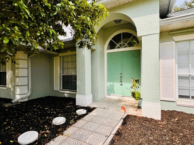 Foto del edificio - PRICE REDUCED FOR A QUICK MOVE IN!!  Beaut...