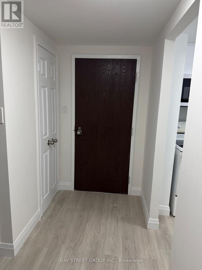Photo du bâtiment - 44 Gerrard St W
