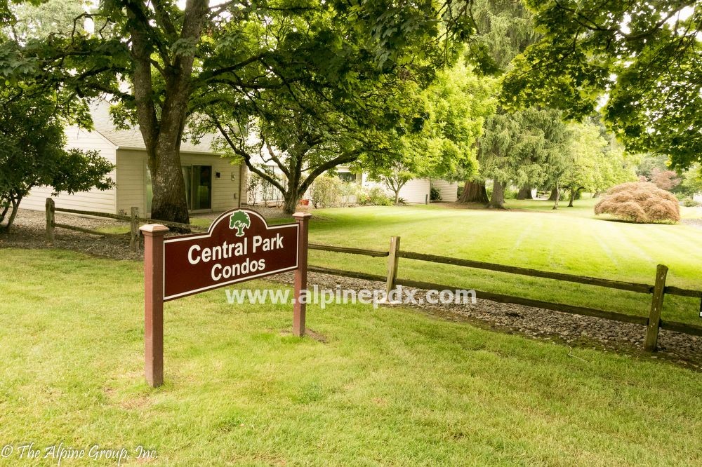 Primary Photo - Great townhome in Central Park Condos