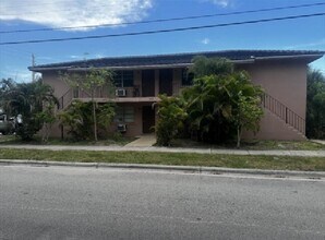 Building Photo - 1120 N Sapodilla Ave