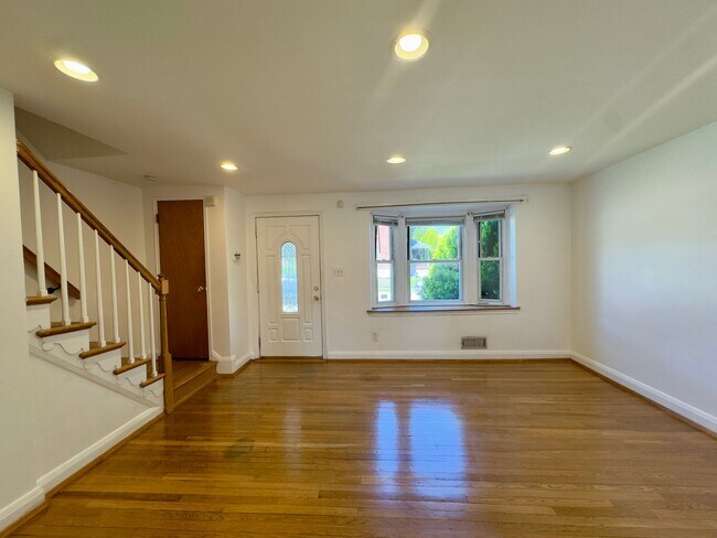 Building Photo - 5781 Edgepark Rd