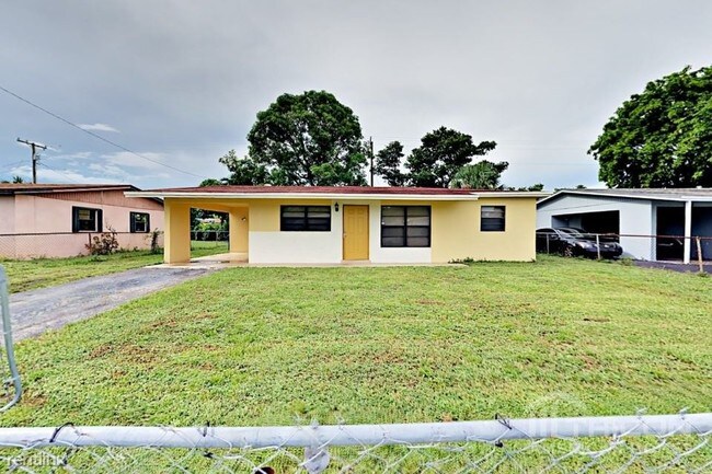 Foto del edificio - 3631 NW 7th Pl