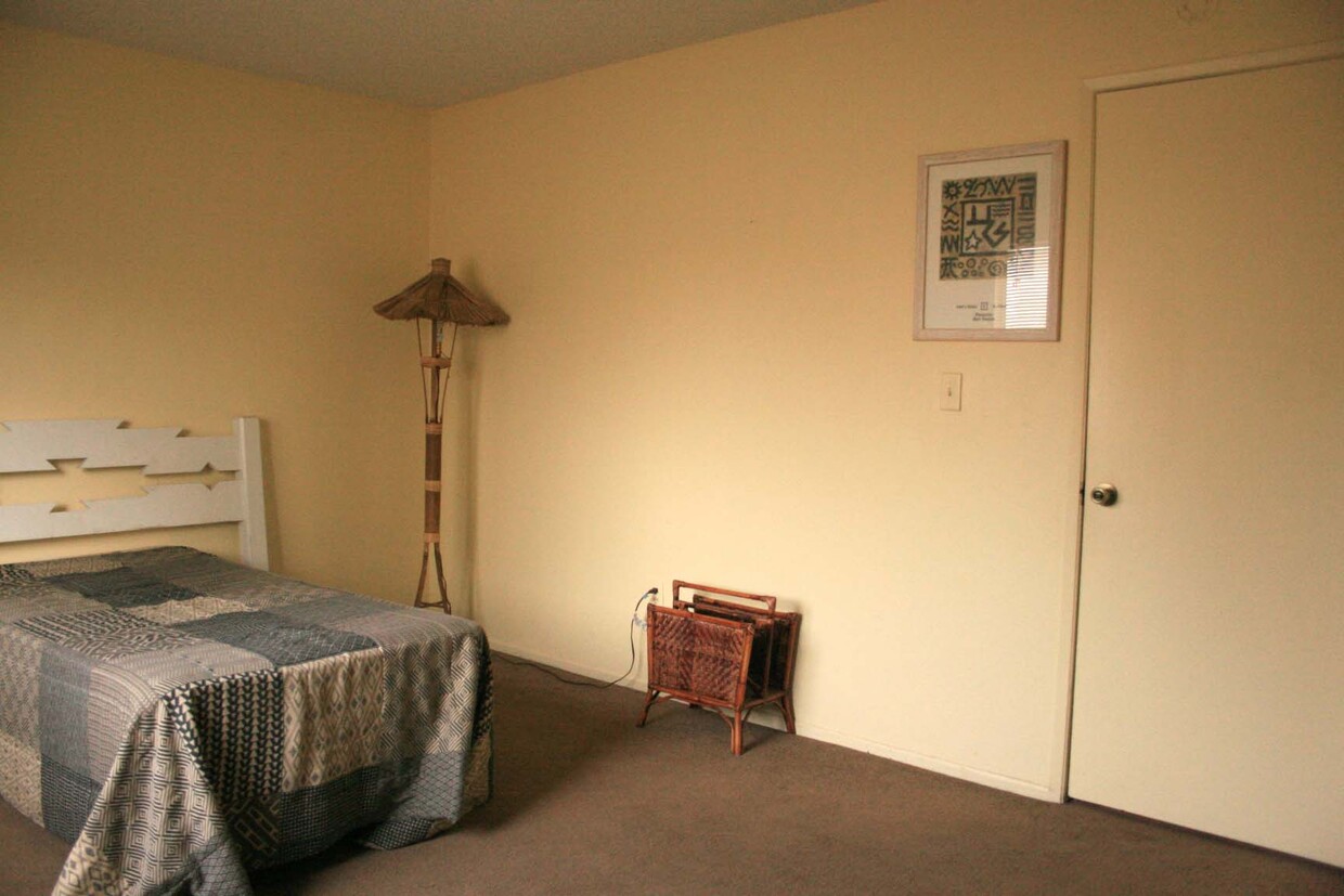 Foto del edificio - 7671 Ellis Ave