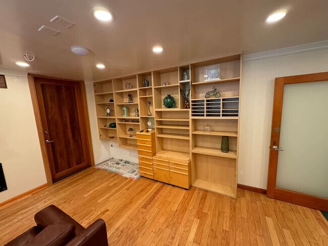 Building Photo - 3148 College Ave