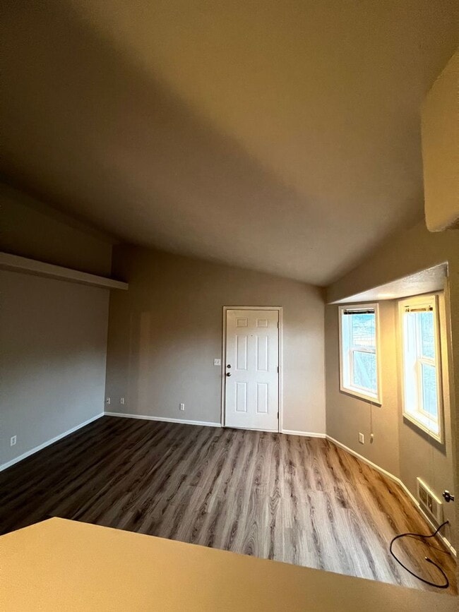 Building Photo - 1-bedroom 1-Bathroom Duplex with HUGE garage