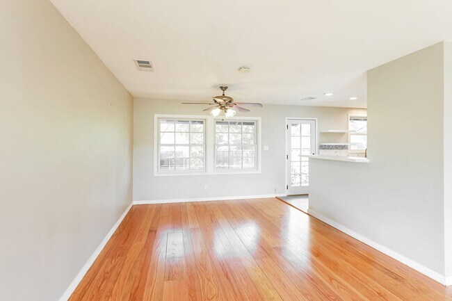 Foto del edificio - 3 Bedroom Home In Desirable Lafayette!