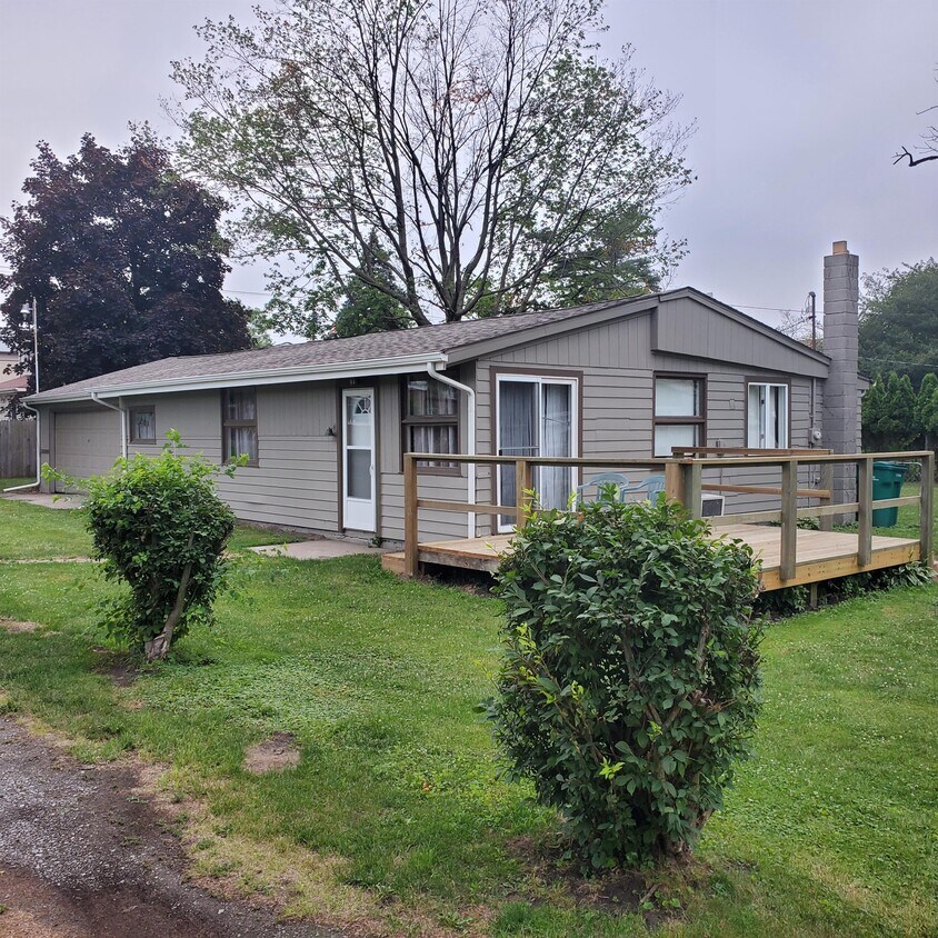 Primary Photo - 4136 W Ridge Rd