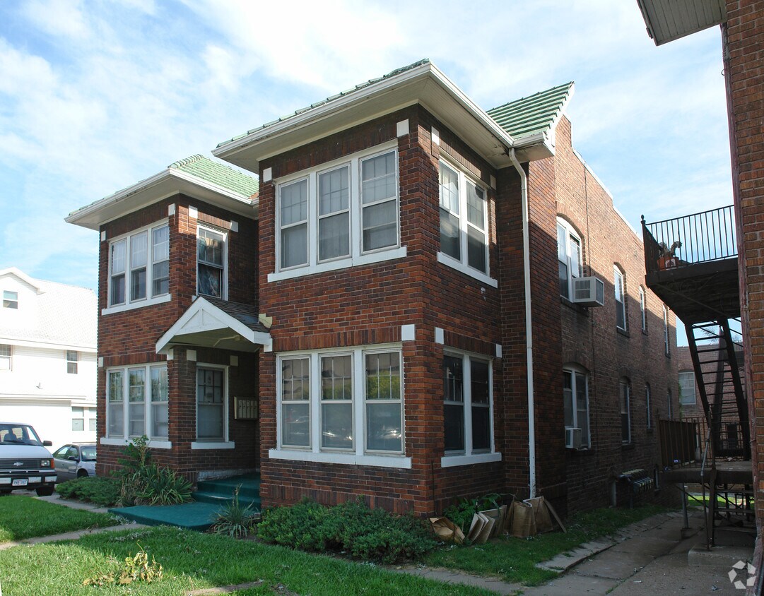 Building Photo - 3406 Dodge St