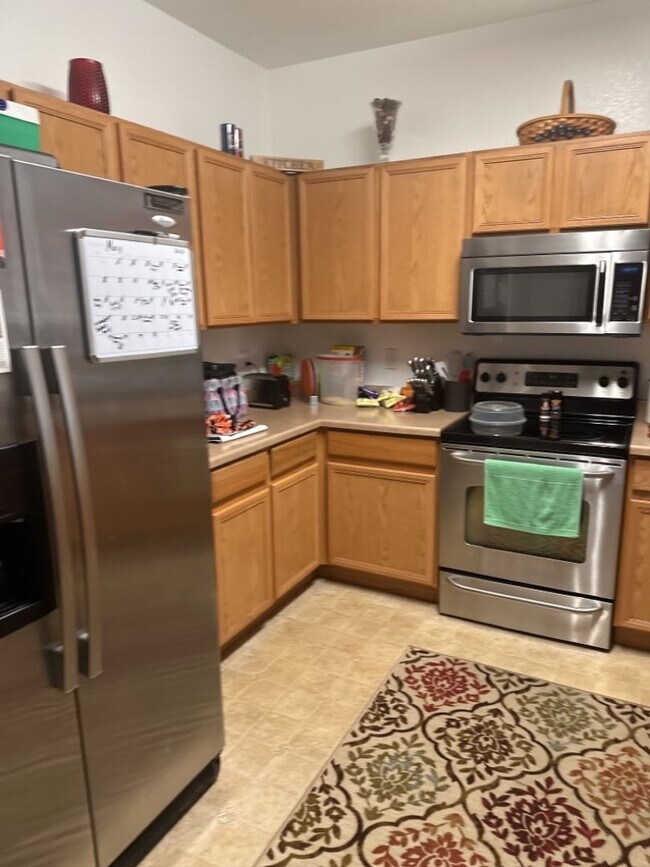 Building Photo - 3 bed 3 bath Town Home near Fountain Mesa