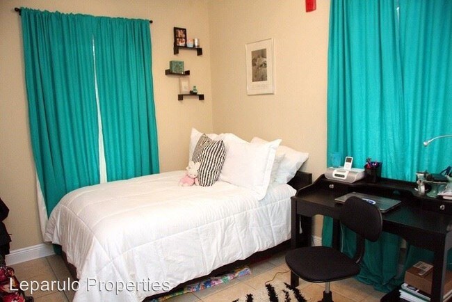 Foto del edificio - 725-608 Collier St