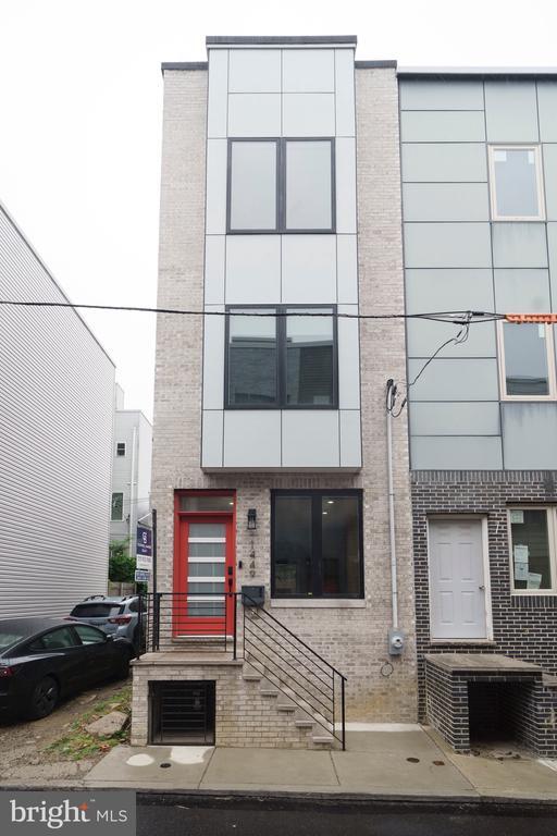 Building Photo - 1449 N Myrtlewood St