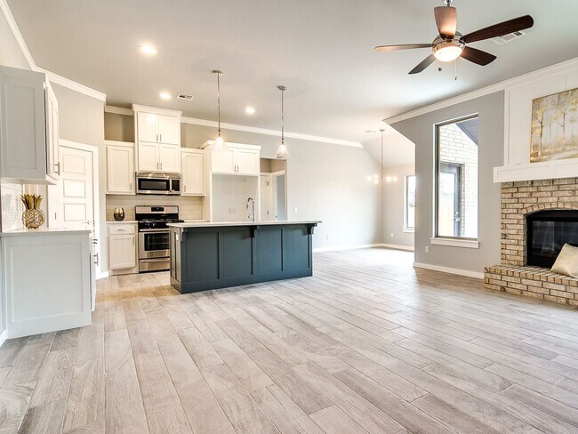 Building Photo - Modern Home in Edmond Schools - 4 bedrooms...