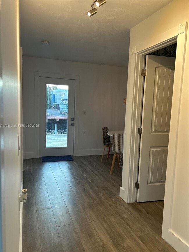 Building Photo - 826 Bonito Ln