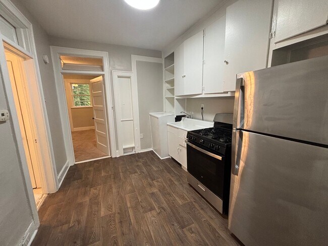 Foto del edificio - 1-BEDROOM UNIT AVAILABLE NOW!