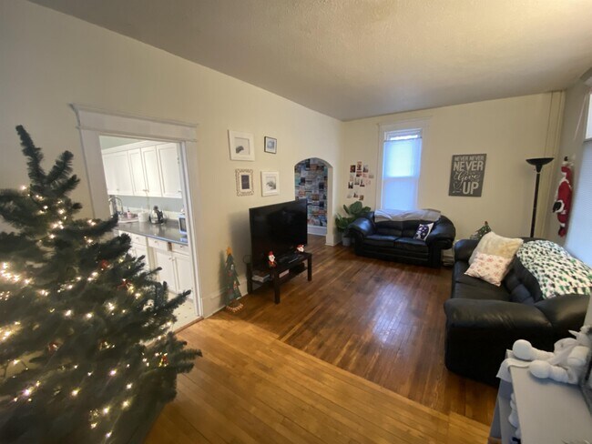 Foto del edificio - 2067 W Dayton Ave