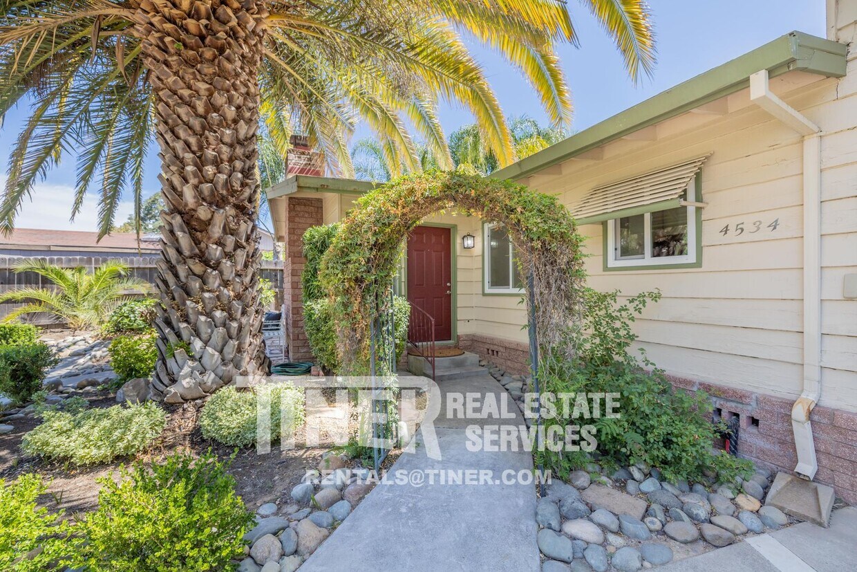 Updated 2 Bedroom Fair Oaks duplex unlike House Rental in Fair