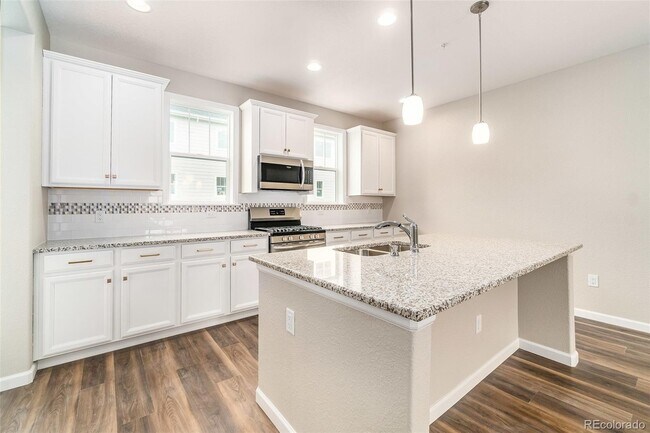 Foto del edificio - 9726 Ames St