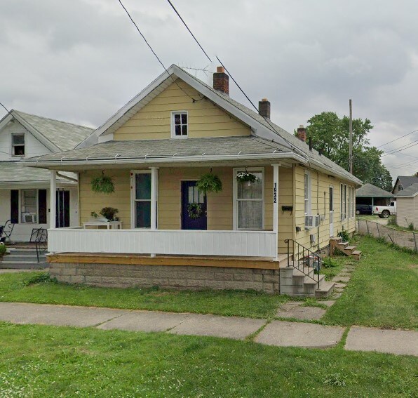 1932 Genesee St Unit ReaR, Toledo, OH 43605 Room for Rent in Toledo