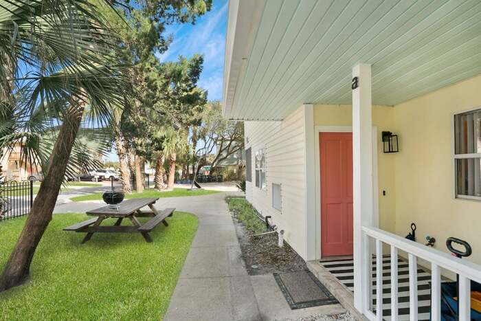Foto principal - 109 B St