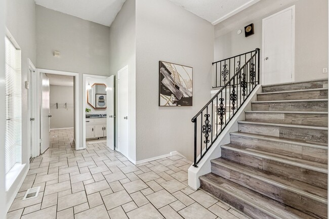 Foto del edificio - 4 bed, 3 bath home in OKC, OK