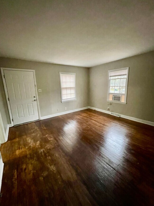 Building Photo - Terrybrook1930