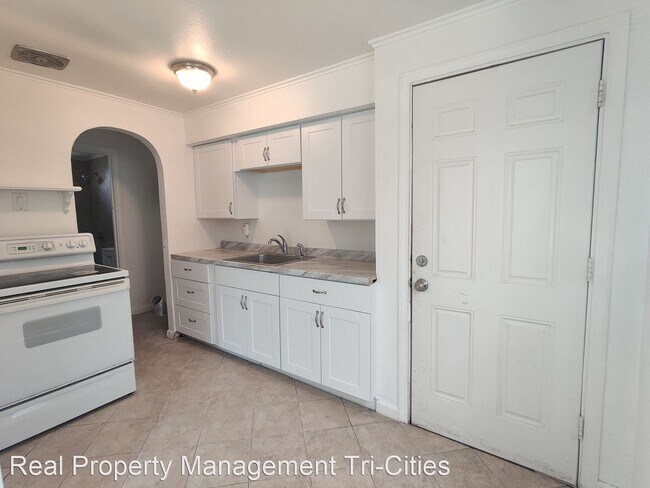 Building Photo - 2 br, 1 bath House - 917 E. 27th Av.